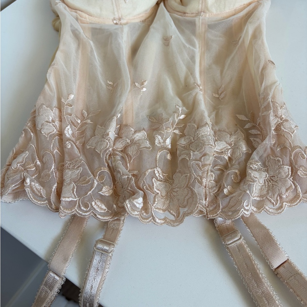 Victoria's Secret Sheer Lace Garter Bustier in Light Peach